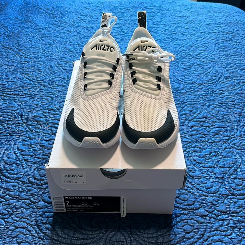 NIB Nike Air Max 270 SE Black/White Floral Size 7
